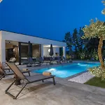 Vila Ume By Istrialux With Jacuzzi And Sauna